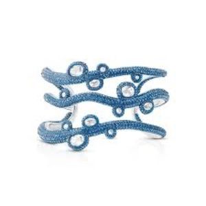 Swarovski Tigris cuff Mixed cuts, Water droplets, size M Blue, Palladium plated